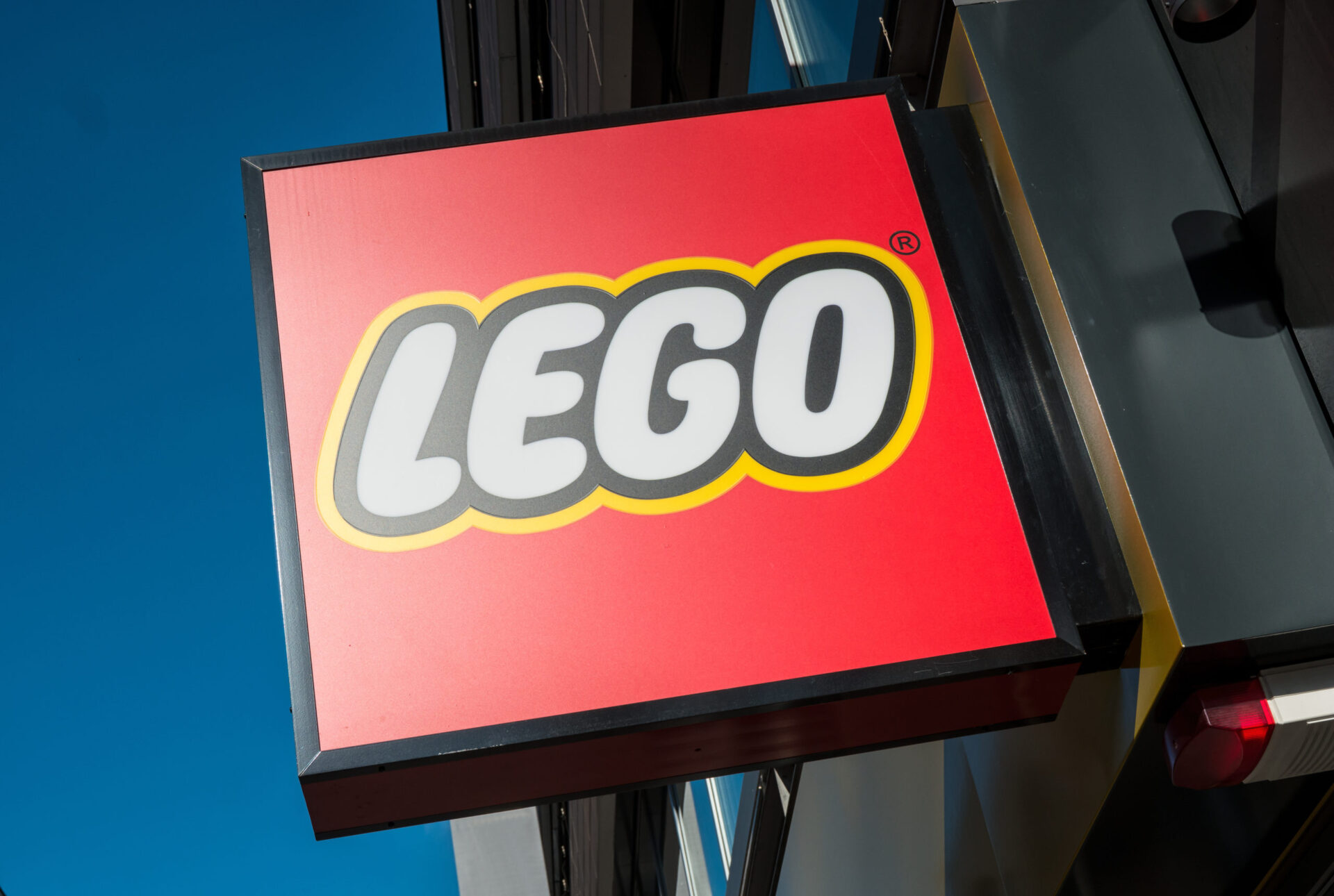 Succeed In Your Marketing Mix, And Follow Lego's Example! | Technon Vibe